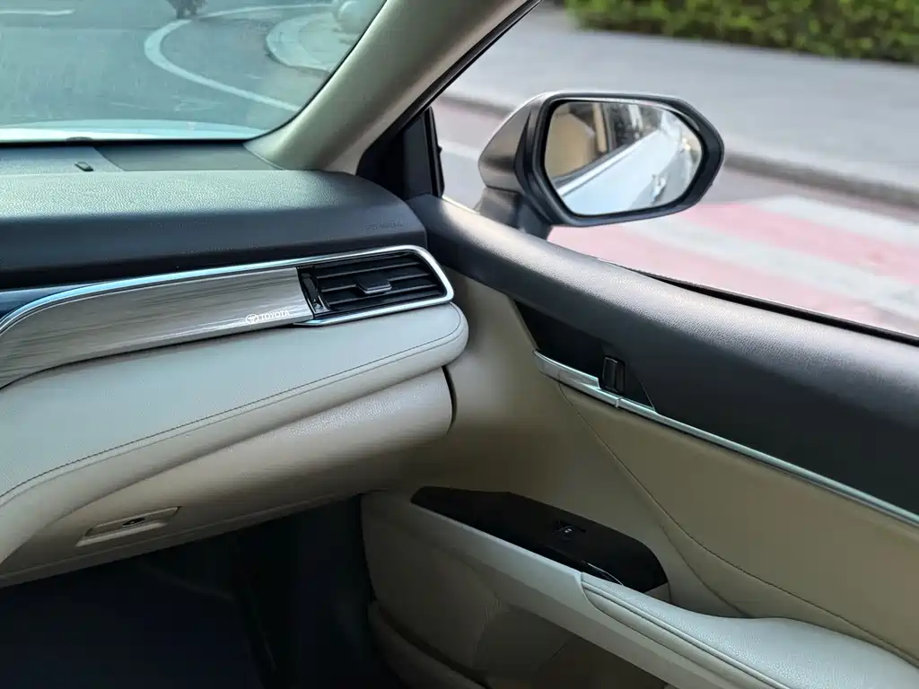 Toyota Camry 2019 — фото 14