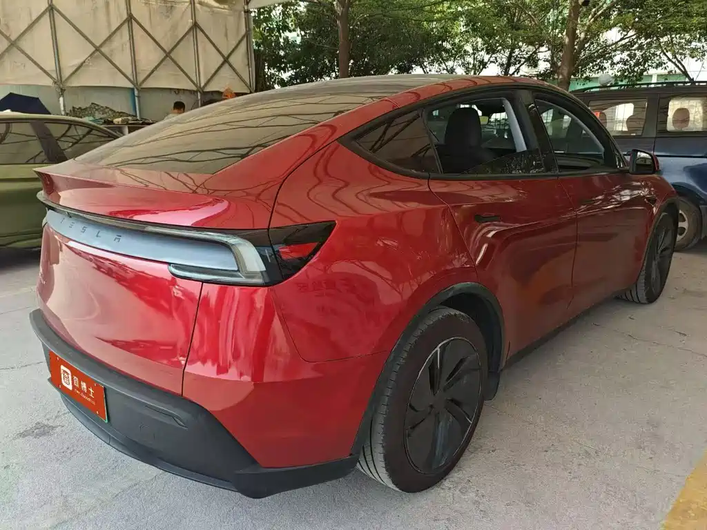 Tesla Model Y 2025 — фото 3