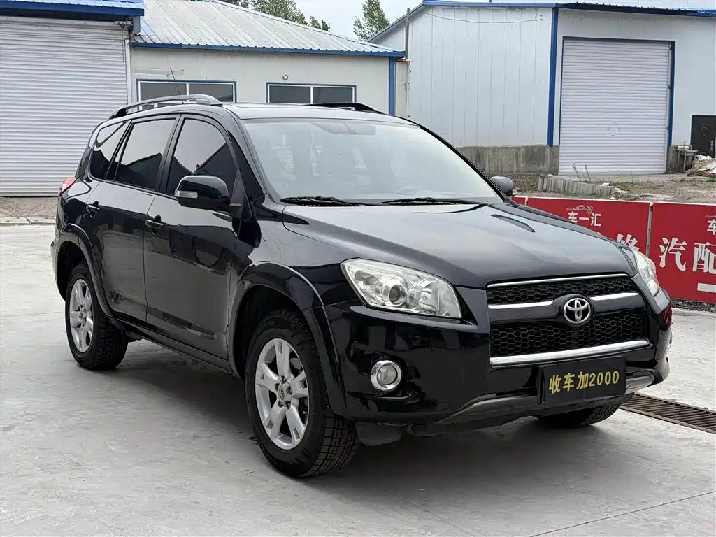Toyota RAV4 2012 — фото 3