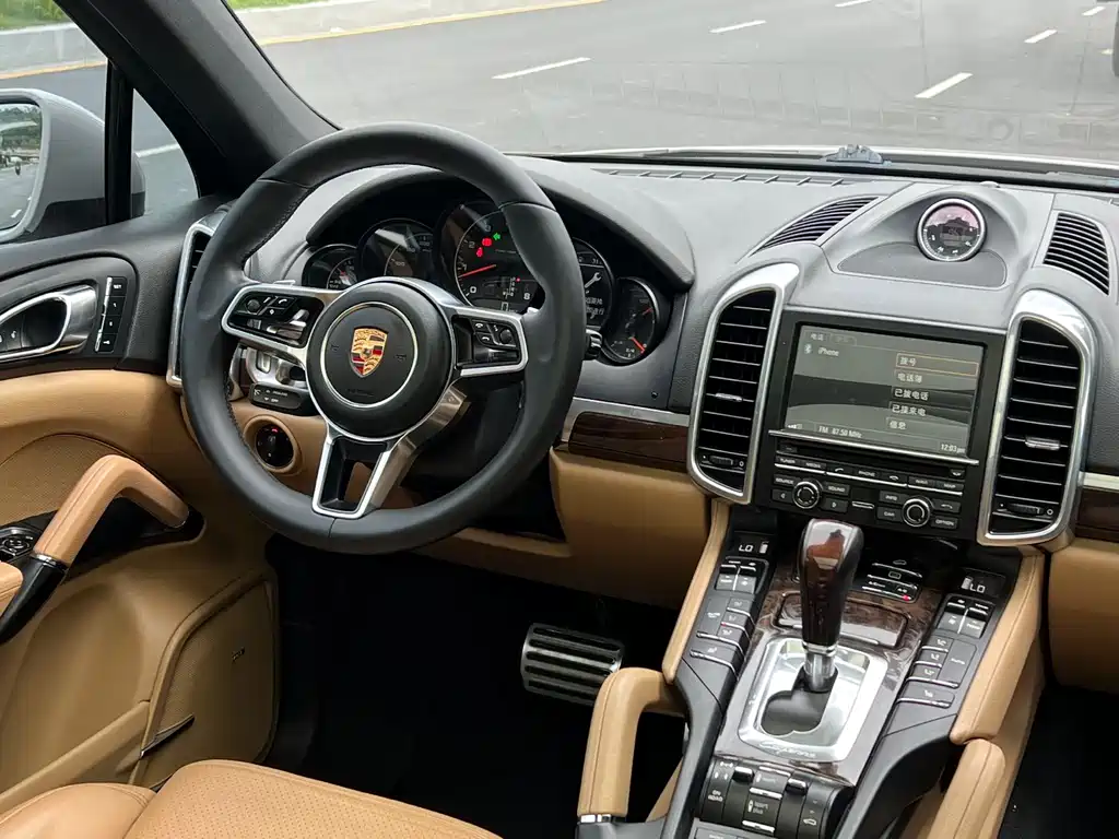 Porsche Cayenne 2015 — фото 10