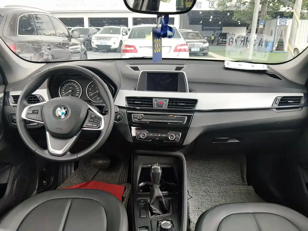 BMW X1 2018 — фото 9