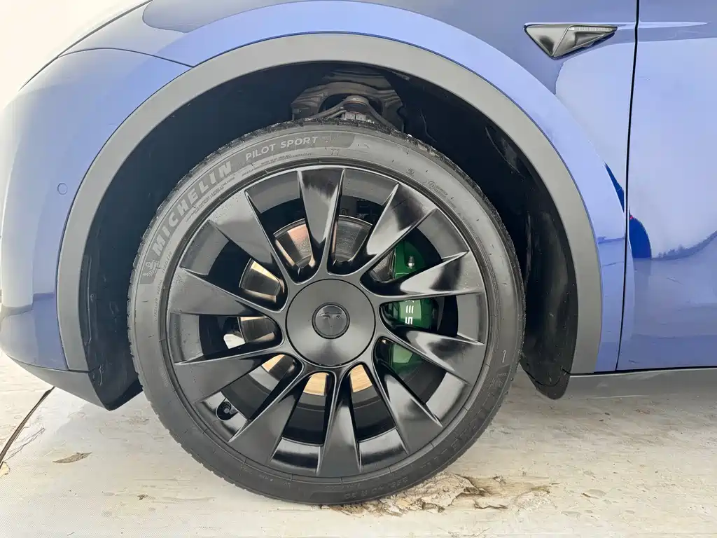 Tesla Model Y 2023 — фото 15