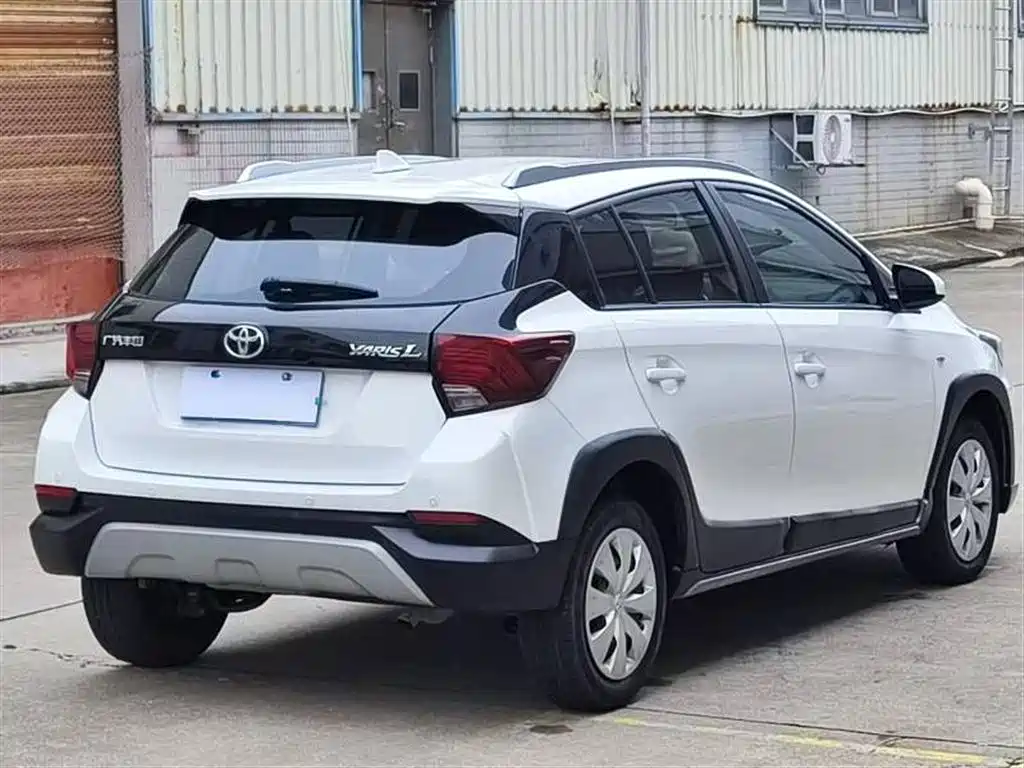 Toyota Yaris L 2021 — фото 9
