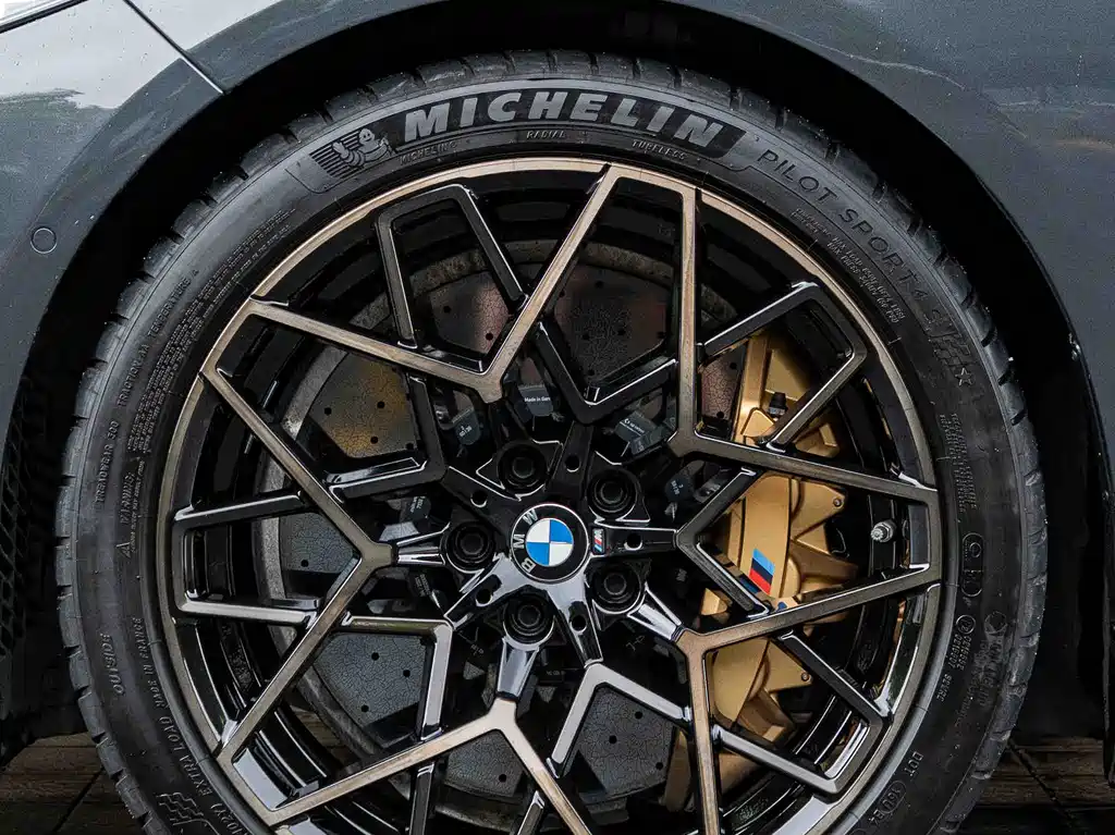 BMW M8 2021