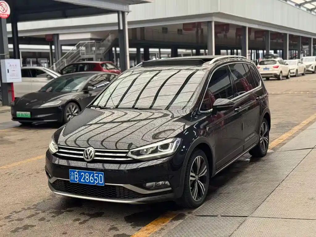 Volkswagen Touran 2019 — фото 1