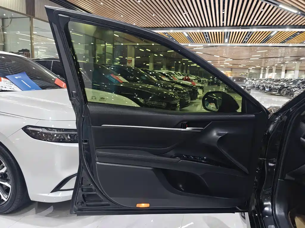 Toyota Camry 2018 — фото 6