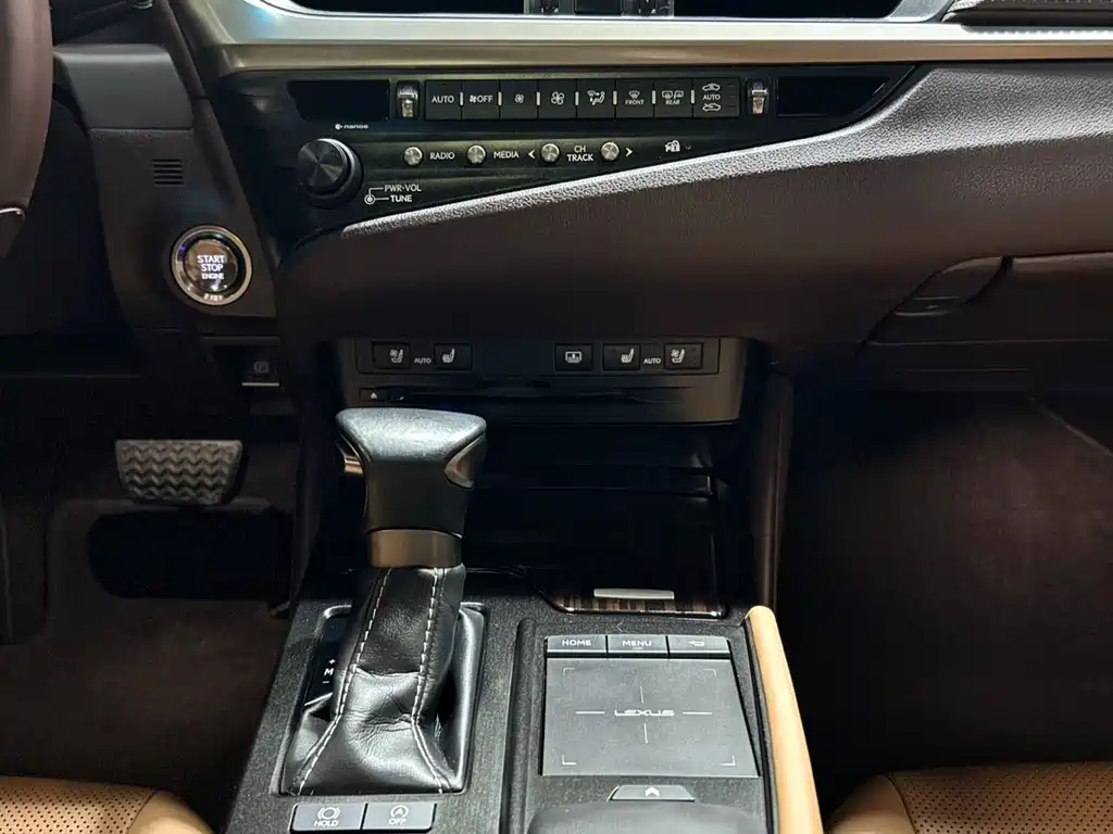 Lexus ES 2020 — фото 9