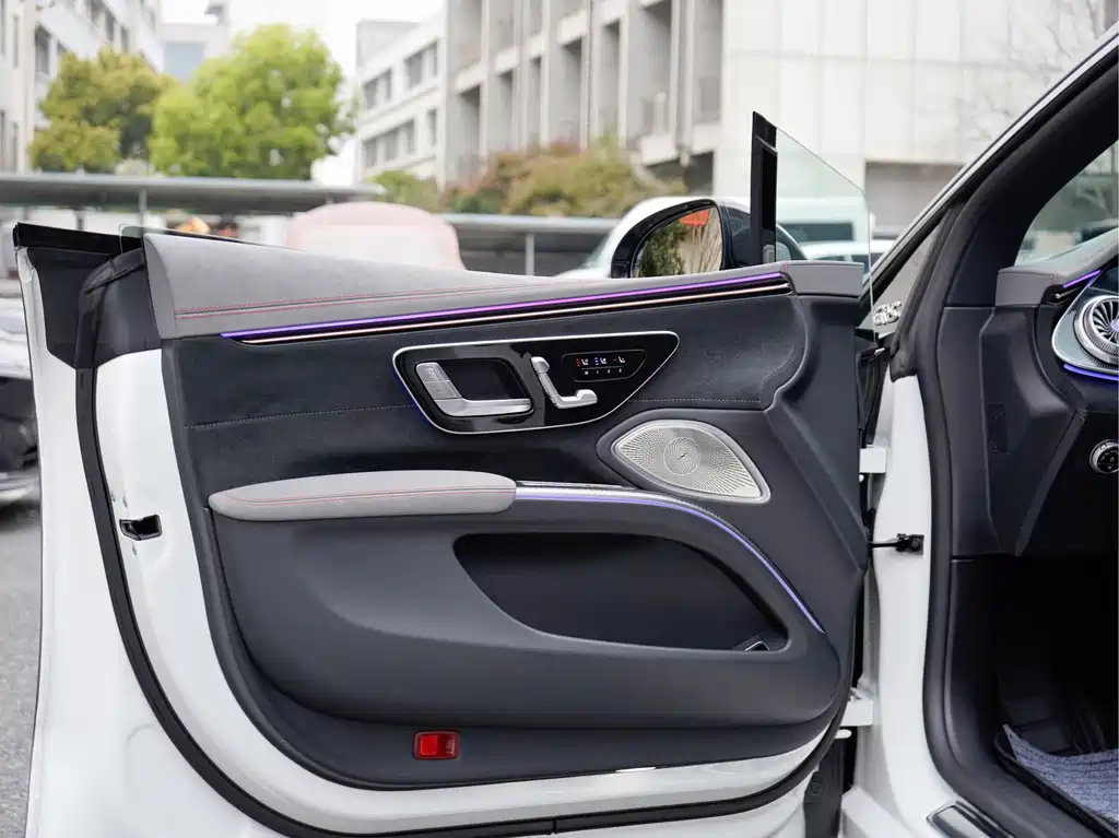 Mercedes-Benz EQS AMG 2024 — фото 12