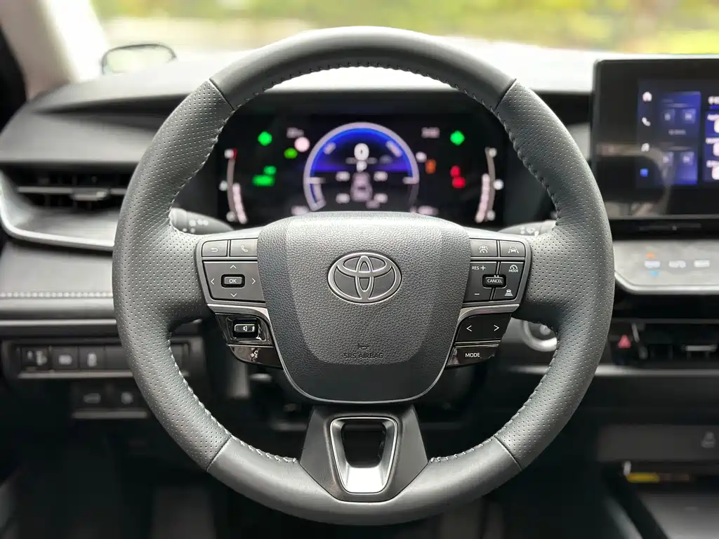 Toyota Camry 2025 — фото 12