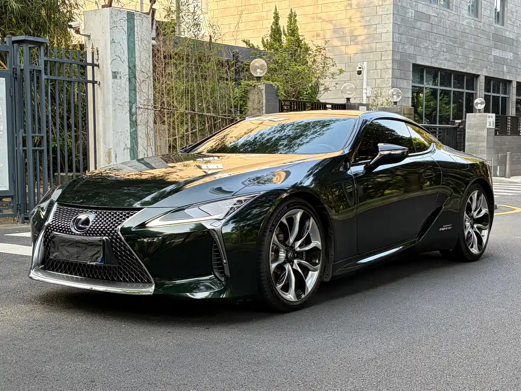 Lexus LC 2018 — фото 1