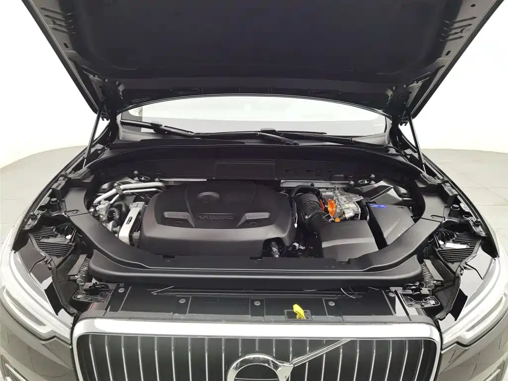Volvo XC60 PHEV 2020 — фото 6