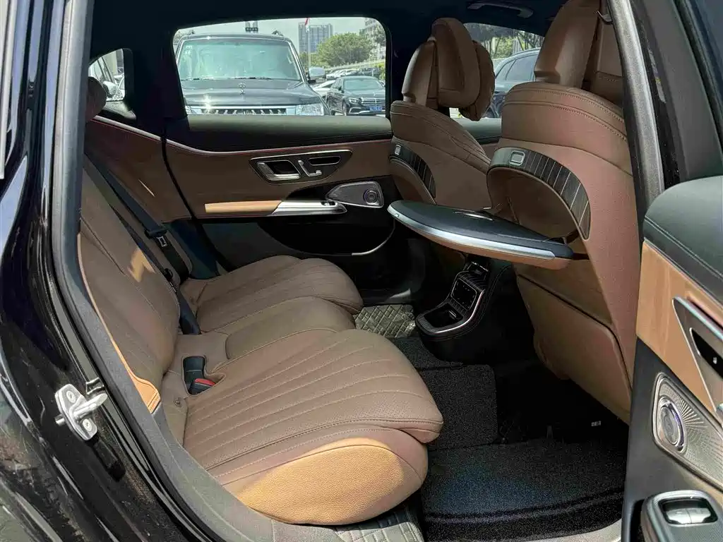 Mercedes-Benz E-Class 2025 — фото 15