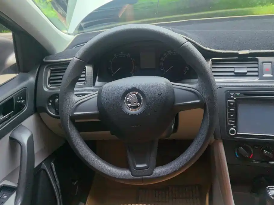 Skoda Rapid 2014 — фото 14