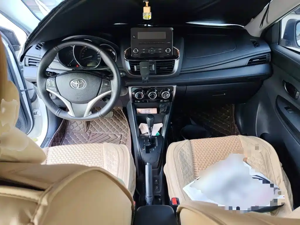 Toyota Yaris L 2023 — фото 13