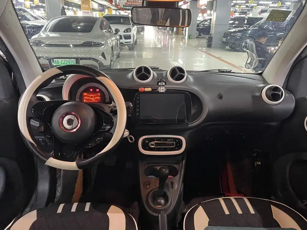 smart Fortwo 2018 — фото 9