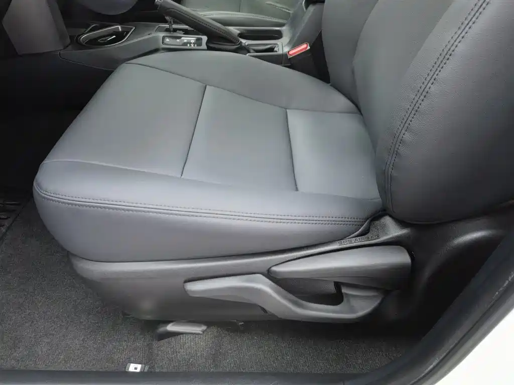 Toyota RAV4 2019 — фото 20