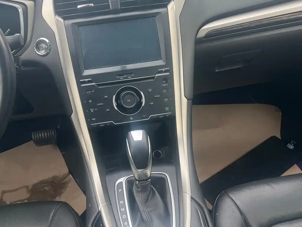 Ford Mondeo 2015 — фото 12