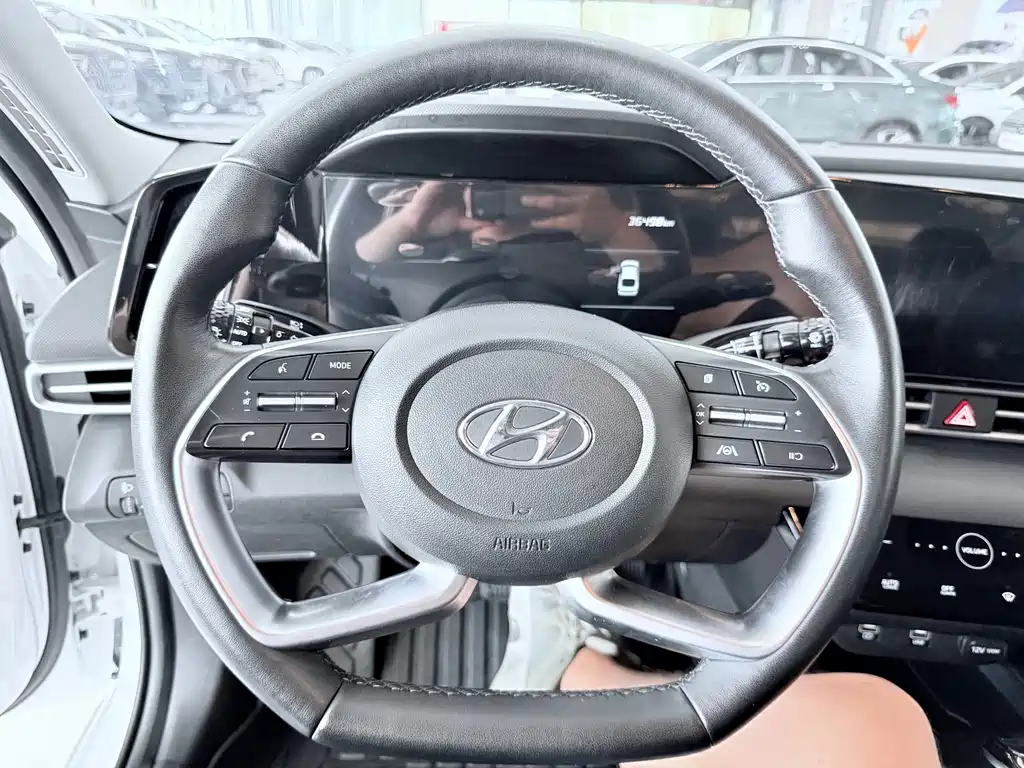 Hyundai Elantra 2023 — фото 10