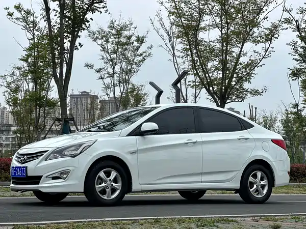 Hyundai Accent 2014