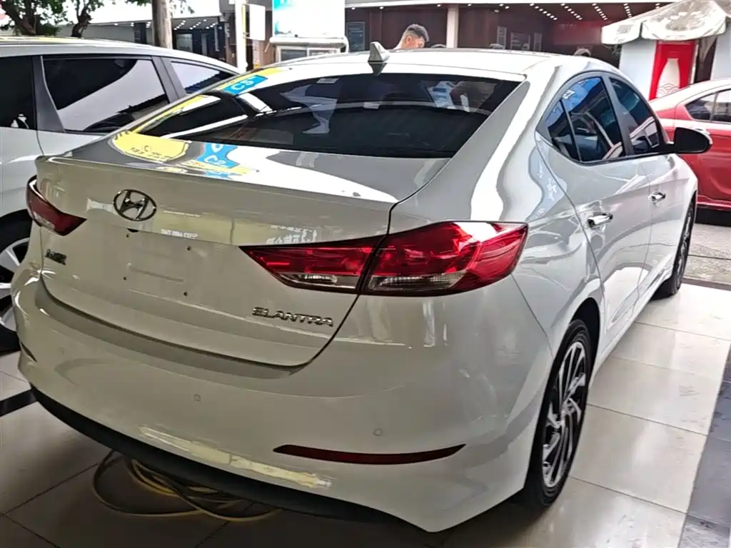 Hyundai Elantra 2020 — фото 7