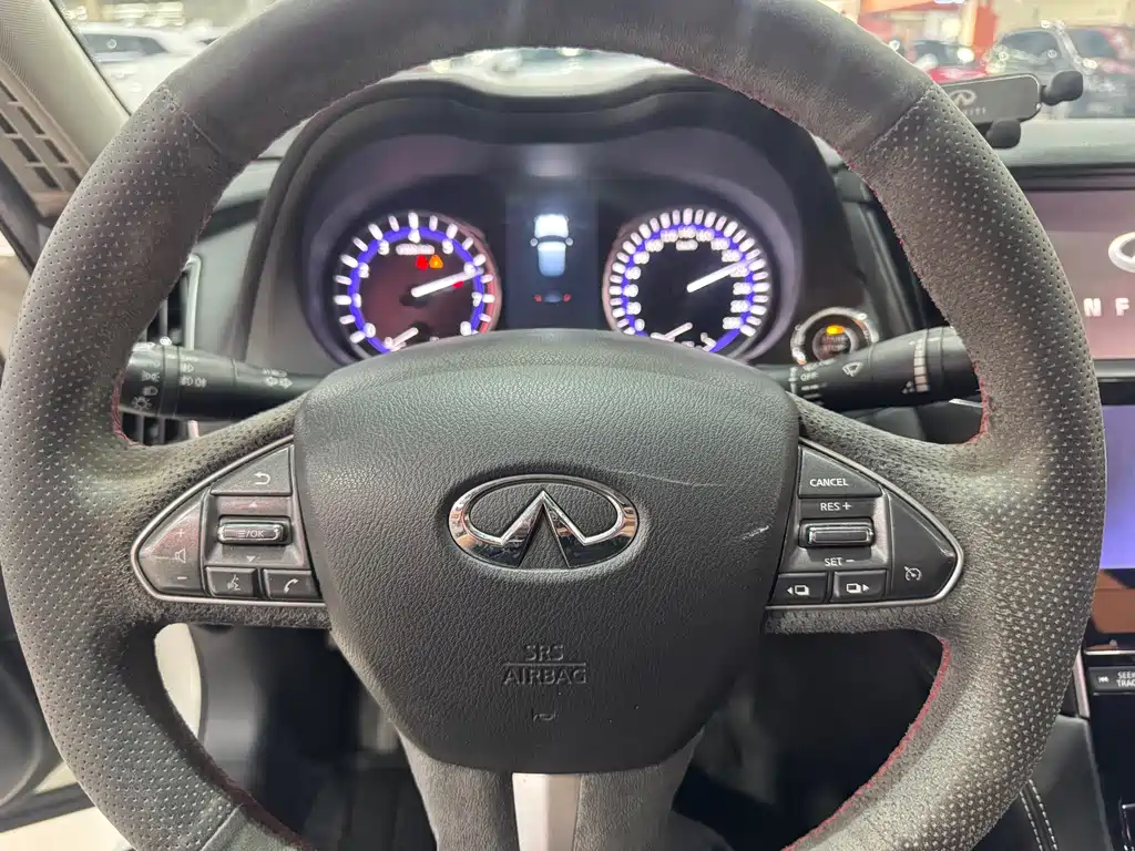 Infiniti Q50L 2016 — фото 12