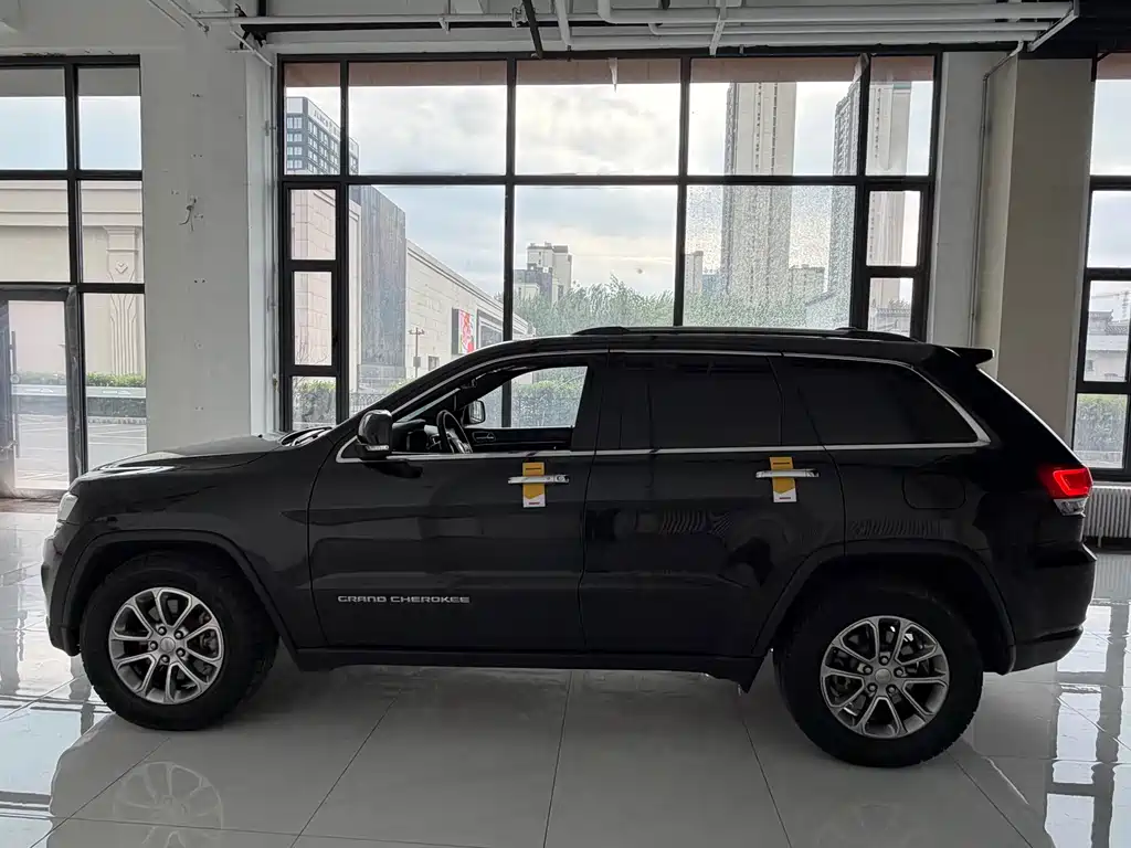 Jeep Grand Cherokee 2017 — фото 5