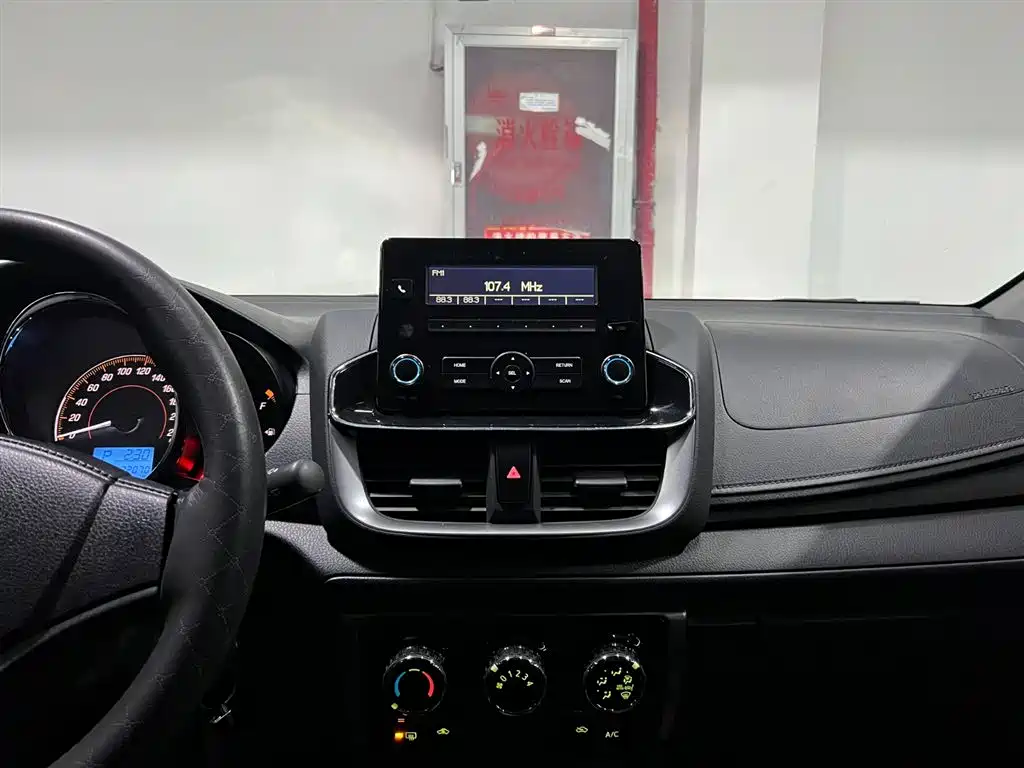 Toyota Yaris L 2021 — фото 14