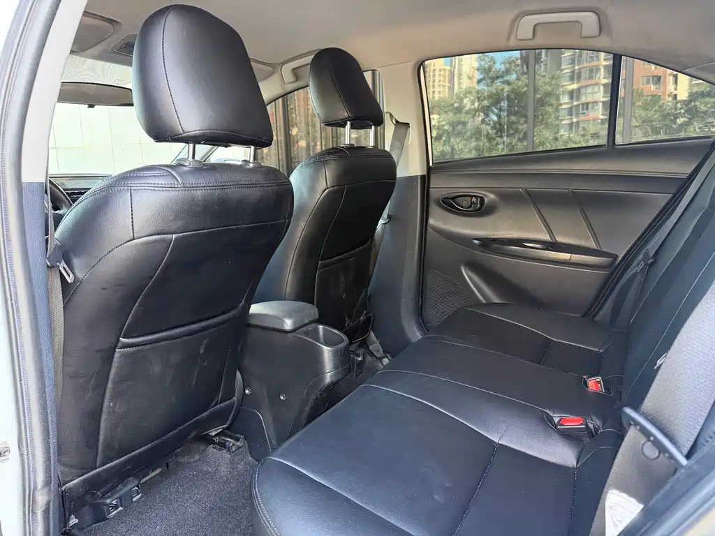 Toyota Yaris L 2019 — фото 8