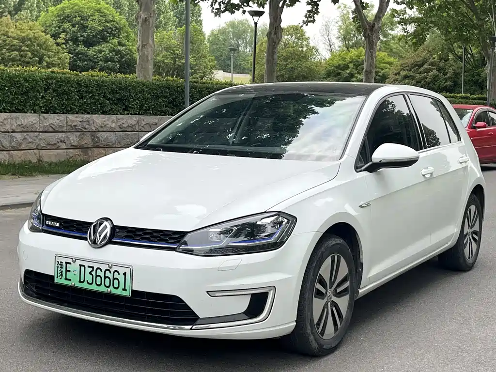 Volkswagen Golf Pure Electric 2020 — фото 1