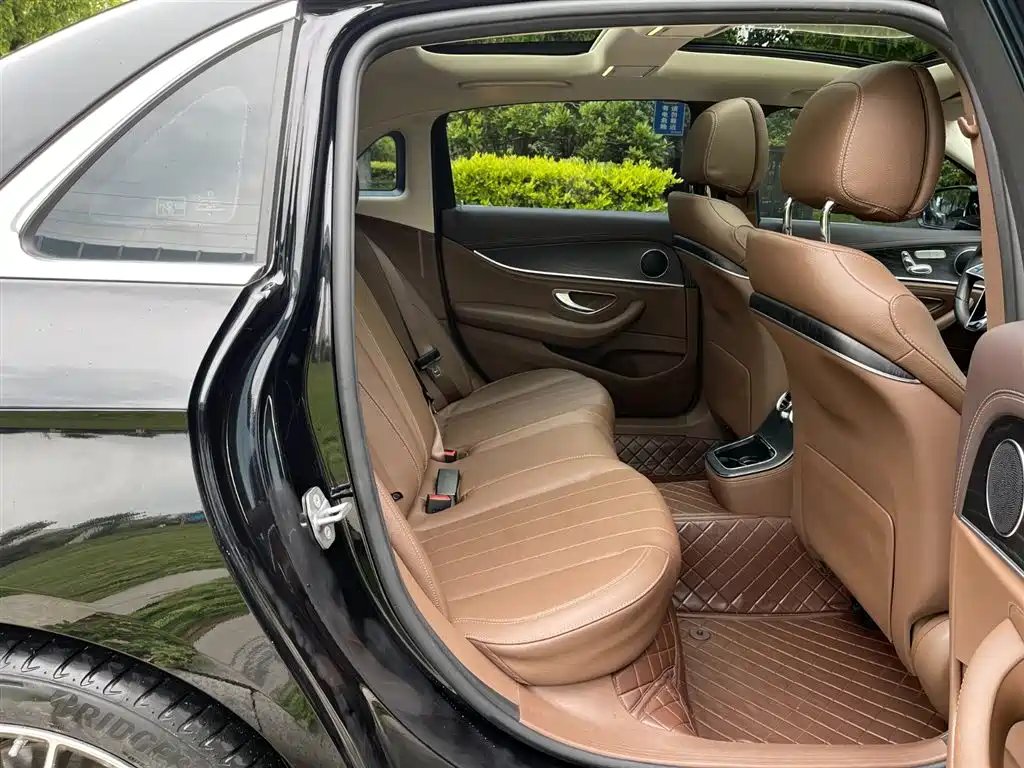Mercedes-Benz E-Class 2023 — фото 17