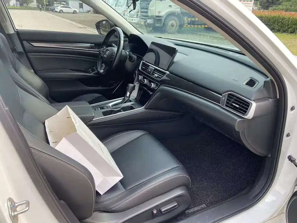 Honda Accord 2022 — фото 10