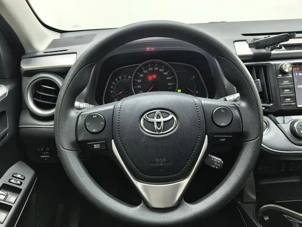 Toyota RAV4 2017 — фото 11