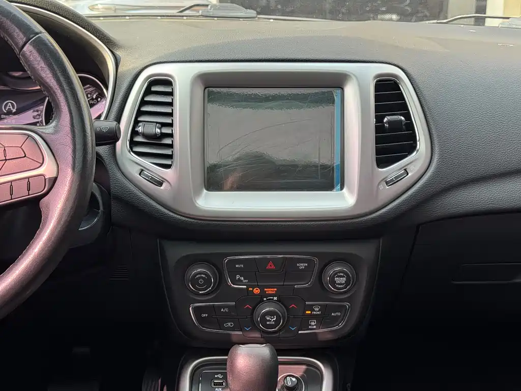 Jeep Compass 2018 — фото 17