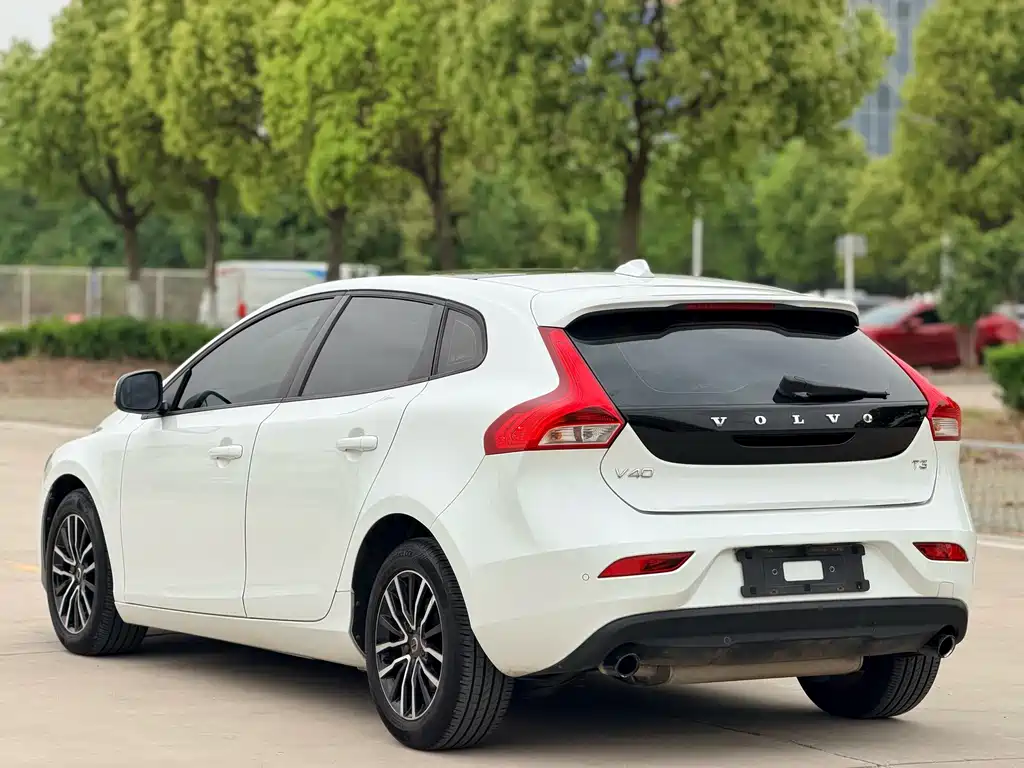 Volvo V40 2017 — фото 4