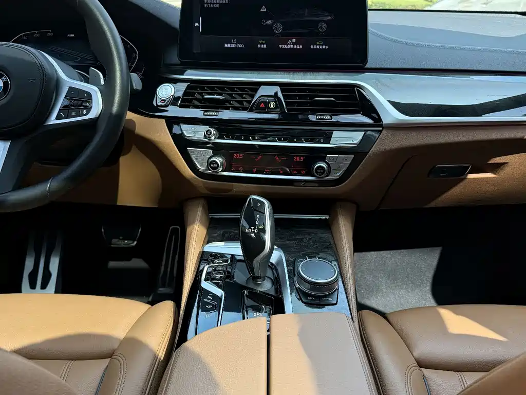 BMW 6 Series GT 2022 — фото 17