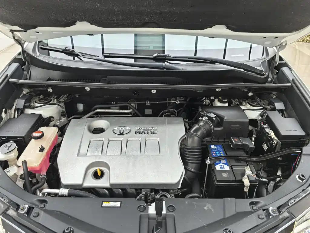 Toyota RAV4 2017 — фото 18