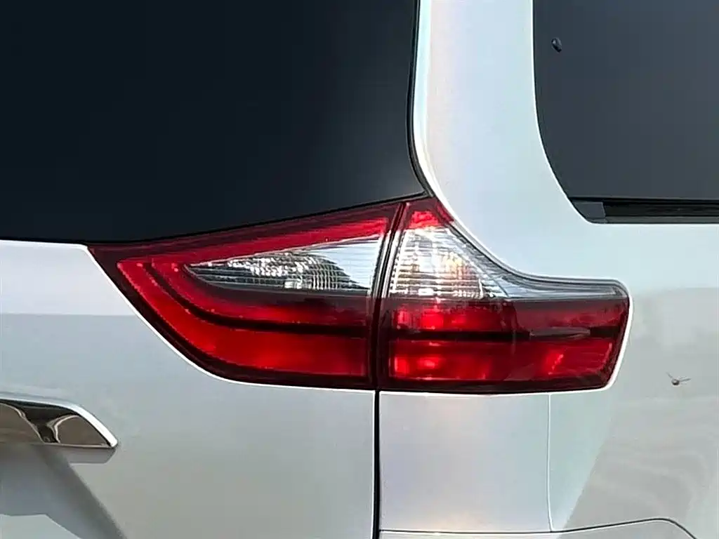 Toyota Sienna 2020 — фото 15
