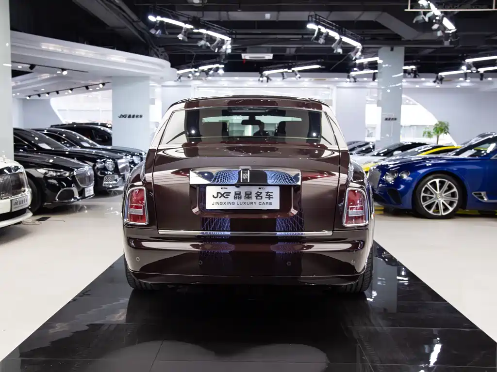 Rolls-Royce Phantom 2014 — фото 15