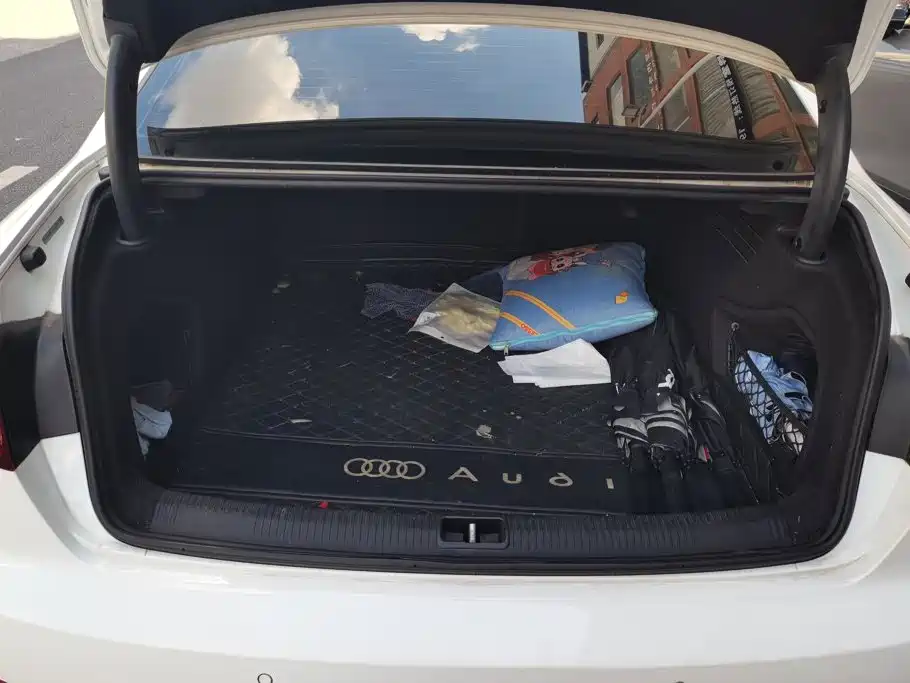 Audi A4L 2018