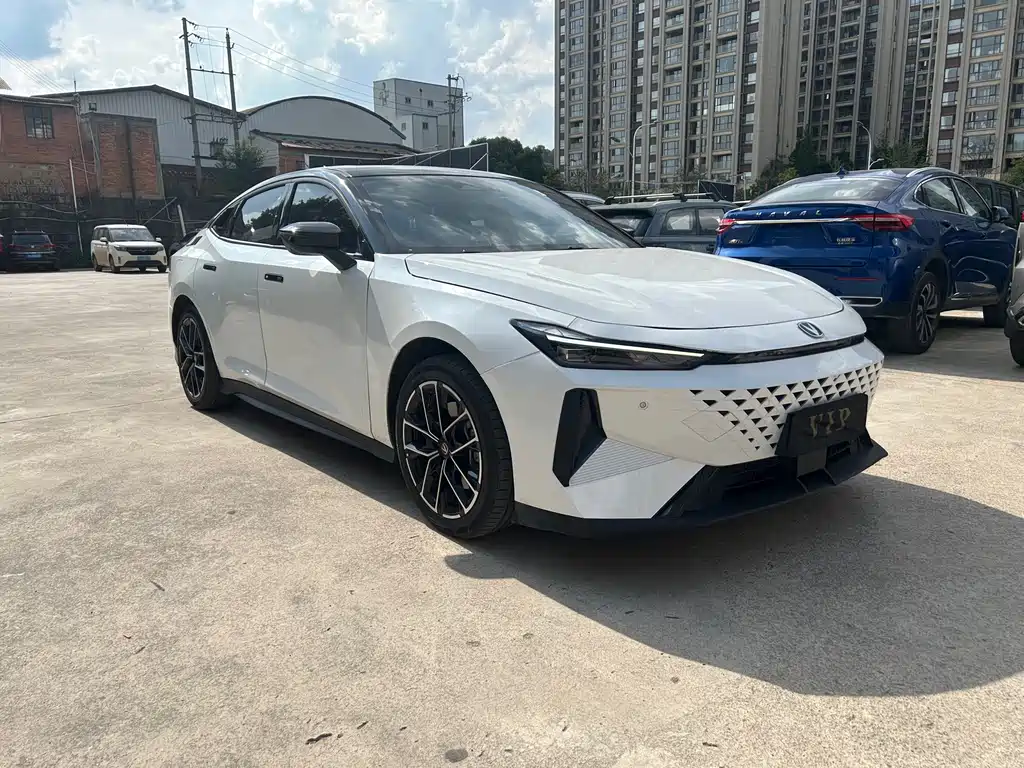 Changan UNI-V iDD 2025 — фото 3