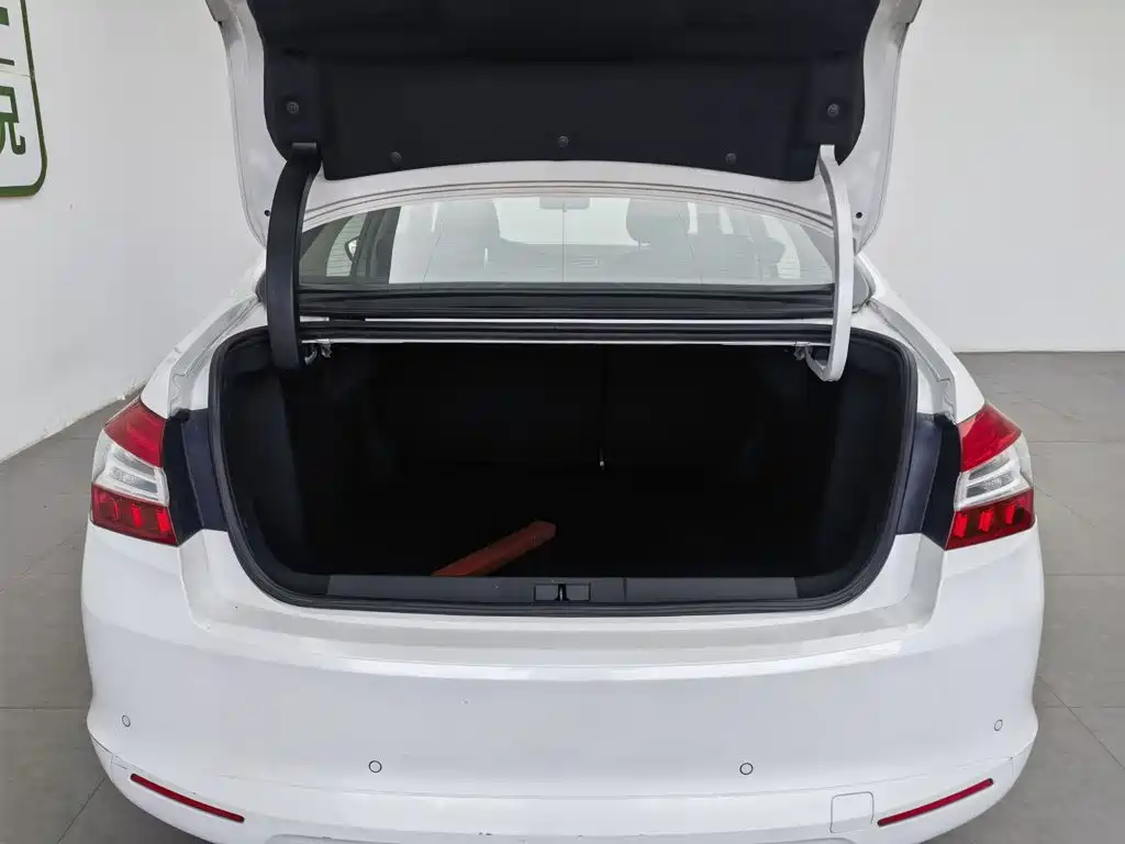 Peugeot 408 2015 — фото 16