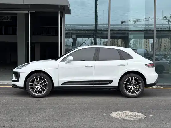 Porsche Macan 2025
