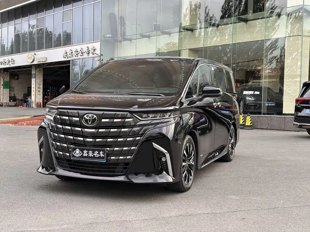 Toyota Alphard 2024 — фото 1