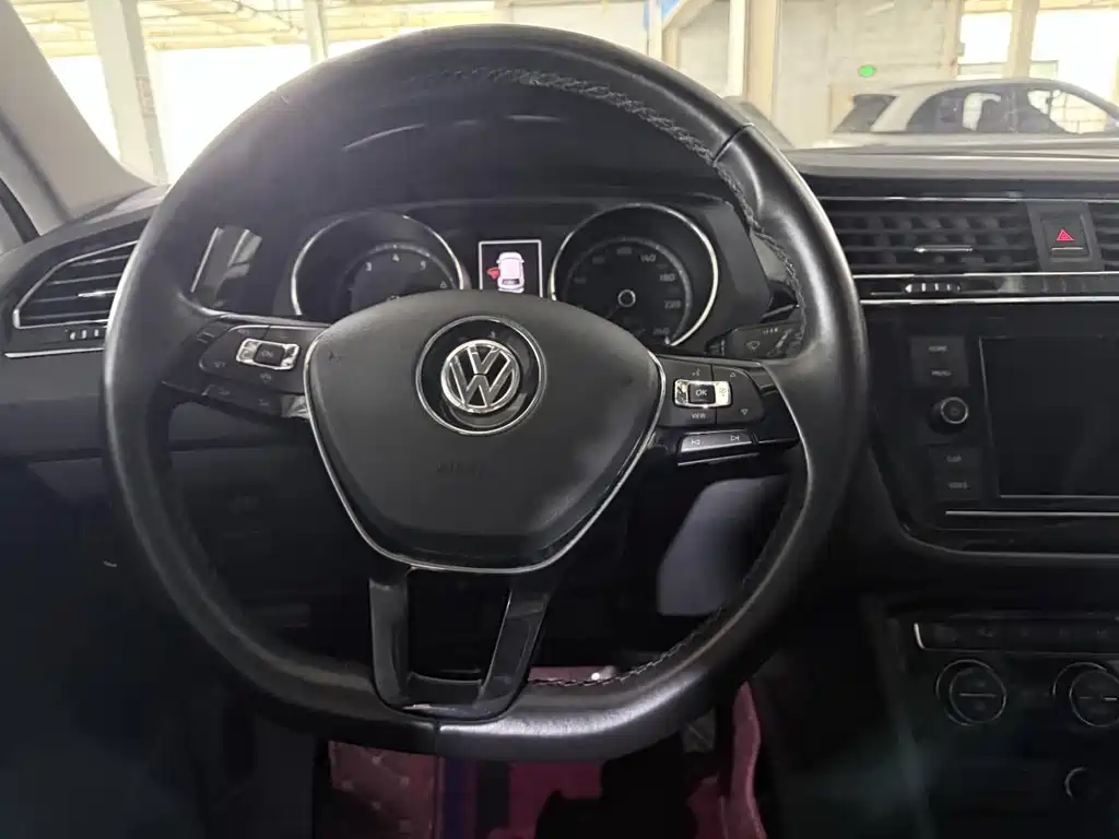 Volkswagen Tiguan L 2018 — фото 12