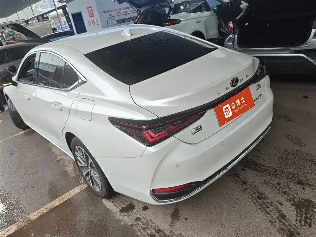 Lexus ES 2025 — фото 12