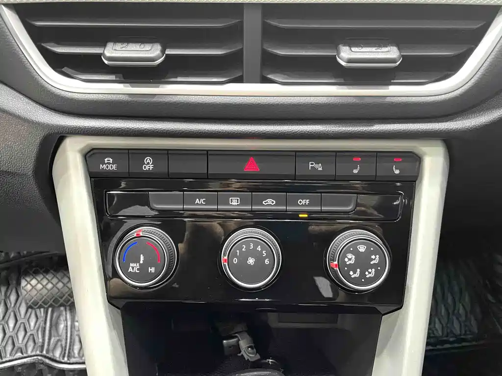 Volkswagen T-Roc 2023 — фото 11