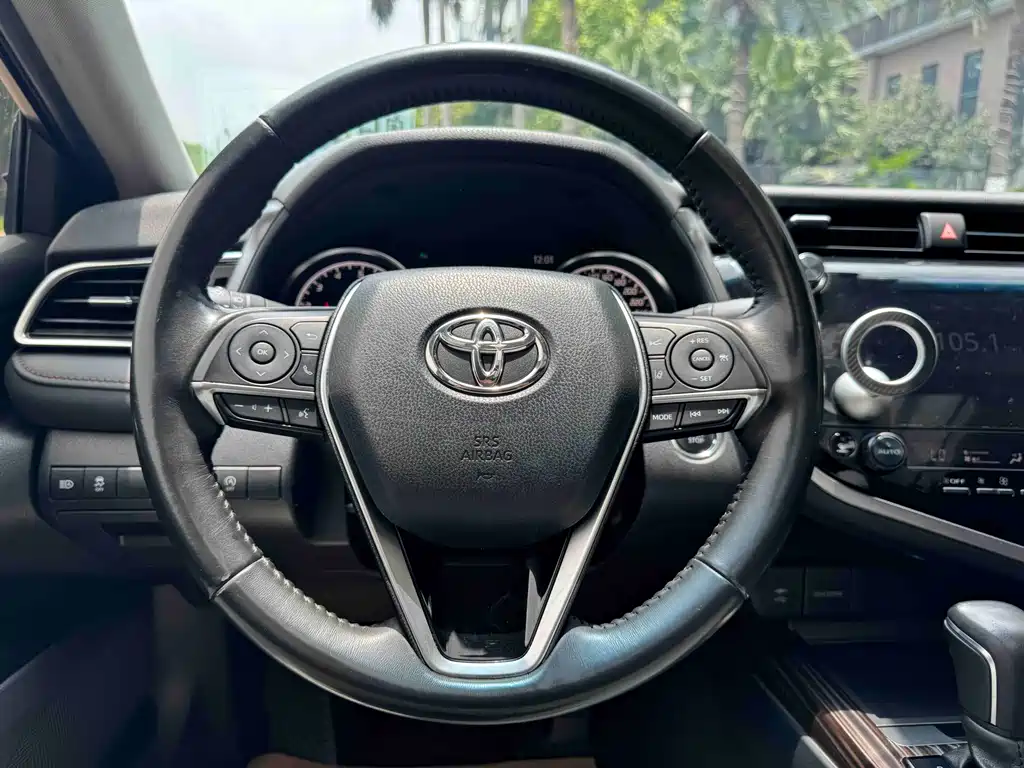 Toyota Camry 2019 — фото 11