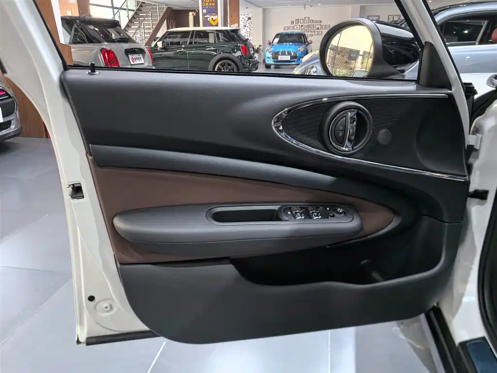 MINI Clubman 2024 — фото 17