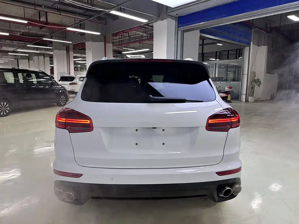Porsche Cayenne Hybrid 2018 — фото 14