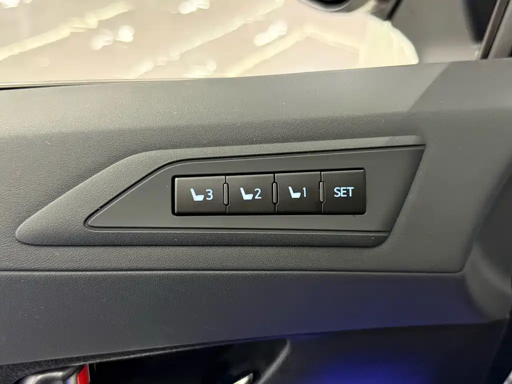Toyota Vellfire 2022 — фото 9